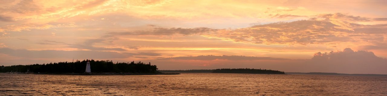 tramonto sul lago Erie