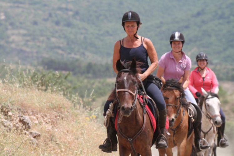 TIRANA TREKKING A CAVALLO 