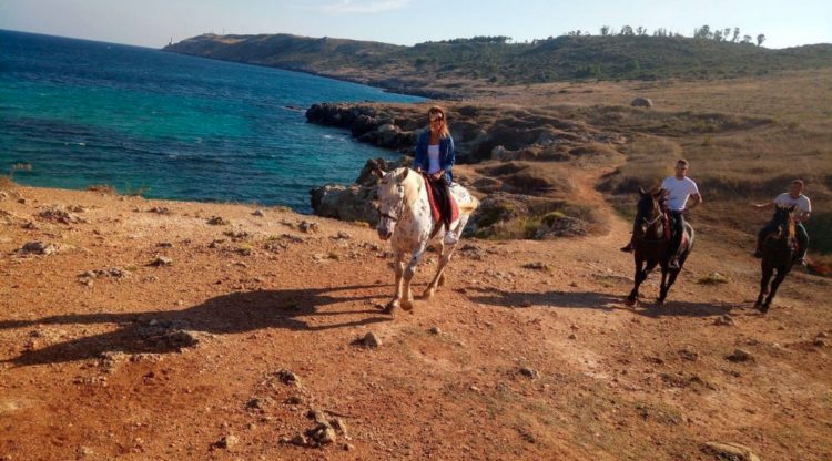 trekking a cavallo puglia 