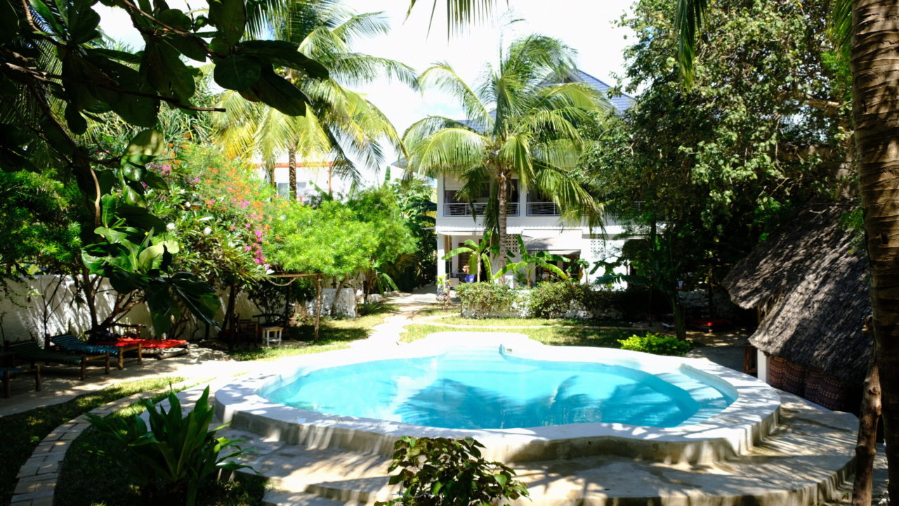 kobe house viaggi zanzibar piscina